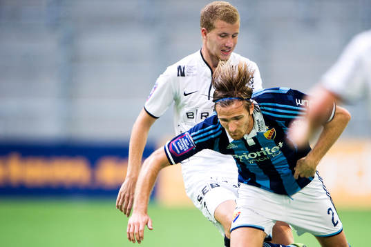 Häckens Simon Gustafson mot Djurgårdens Jesper Arvidsson
