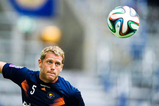Djurgårdens Stefan Karlsson värmer upp