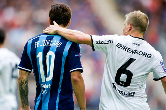Häckens David Frölund klappar om och tröstar