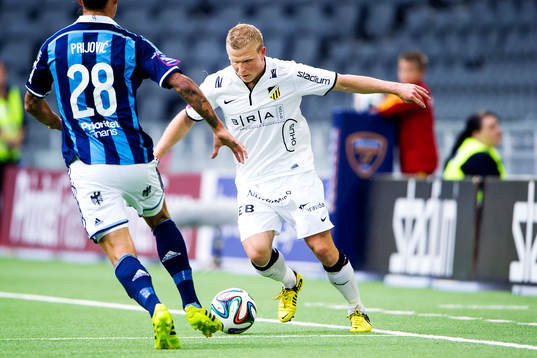Djurgårdens Aleksandar Prijovic utmanar Häckens David