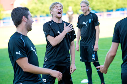 Emil Forsberg skrattar
