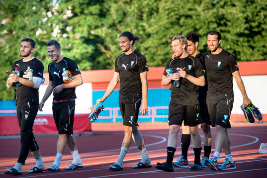 Spelarna lämnar Malmö FFs träning