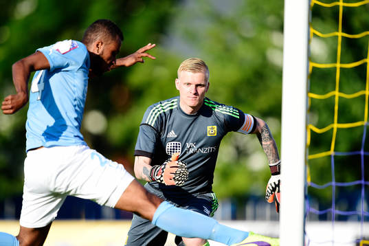 Malmö FFs Isaac Kiese Thelin gör 0-1 bakom Ventspils