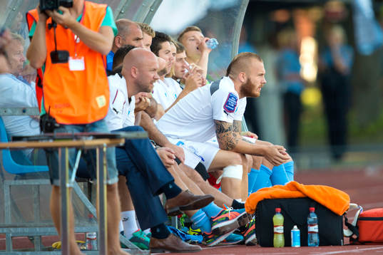 Malmö FFs Magnus Eriksson på bänken