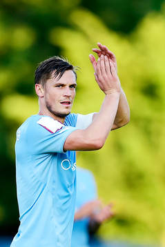 Malmö FFs Markus Rosenberg tackar publiken när han byts ut