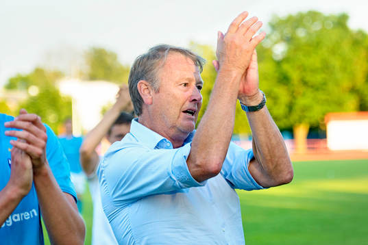 Malmö FFs tränare Åge Hareide tackar publiken