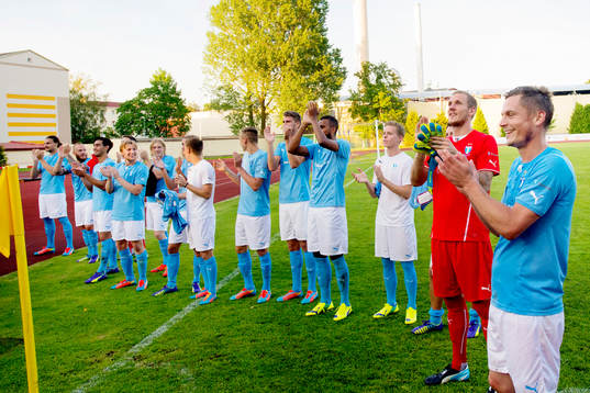Malmö FFs spelare tackar klacken