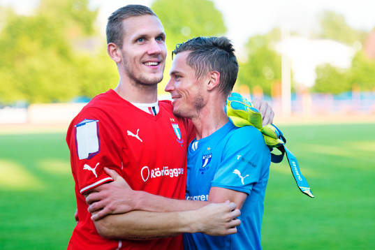 Malmö FFs jublar och kramar om Markus Rosenberg