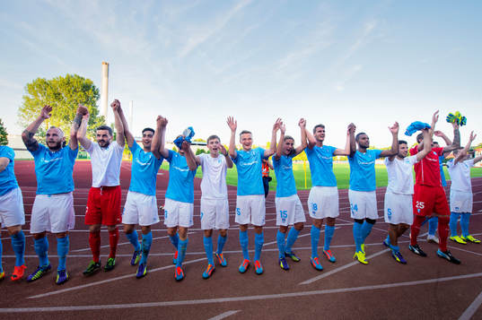 Malmö FFs spelare jublar med publiken