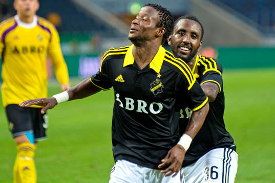 s Henok Goitom och Kennedy Igboananike jublar