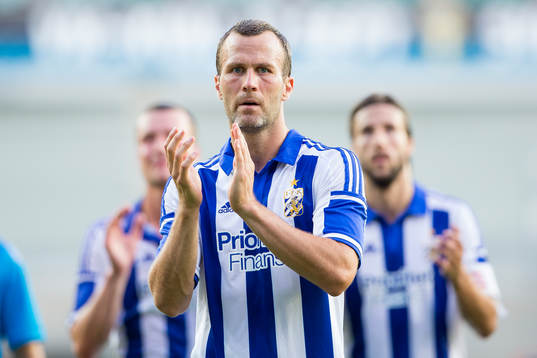 IFK Göteborgs Hjalmar Jonsson tackar klacken