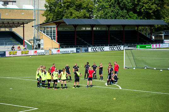 Rosengårds spelare samlas