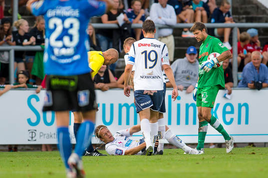 Gefles Anders Bååth blir skadad och senare utbytt