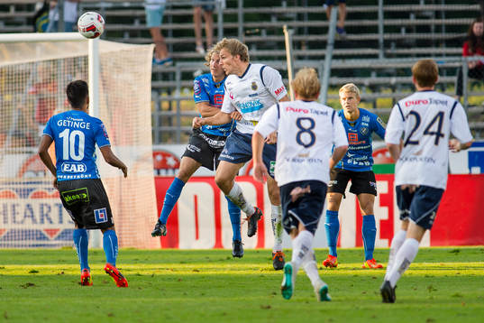 Halmstads Oliver Silverholt och Gefles Johan Oremo i