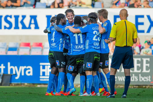 Halmstads Antonio Rojas har gjort 2-0 och jublar