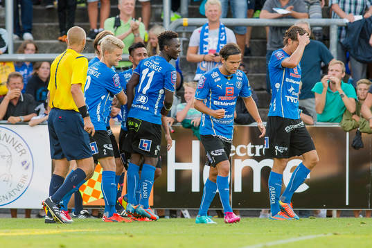 Halmstads Kristoffer Fagercrantz har gjort 3-1 och jublar