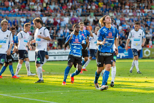 Halmstads Marcus Antonsson missar precis målet