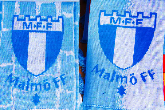 Två Malmö FF supporterhalsdukar
