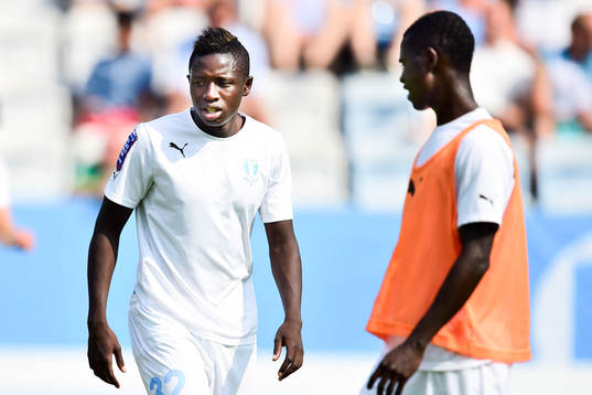 Malmö FFs Pa Konate och Enock Kofi Adu värmer upp