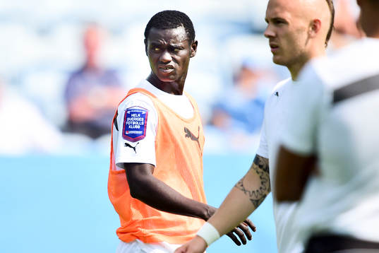 Malmö FFs Enock Kofi Adu värmer upp