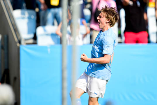 Malmö FFs Emil Forsberg jublar mot publiken