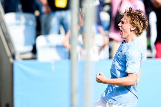 Malmö FFs Emil Forsberg jublar mot publiken