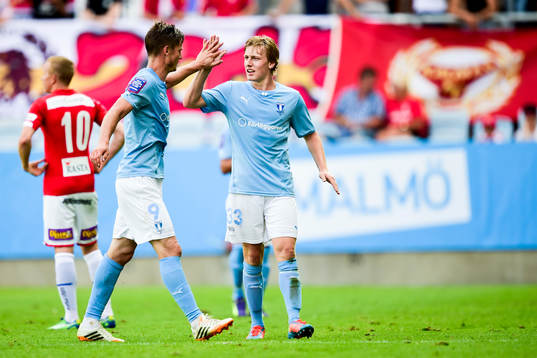 Malmö FFs Markus Rosenberg (tv) gör high five med Emil