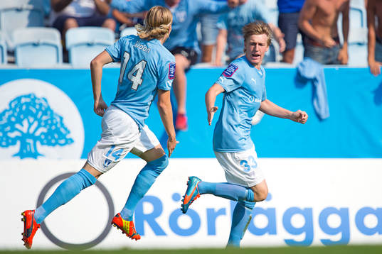 Malmö FFs Emil Forsberg firar han gjort 1-1 med Simon Kroon