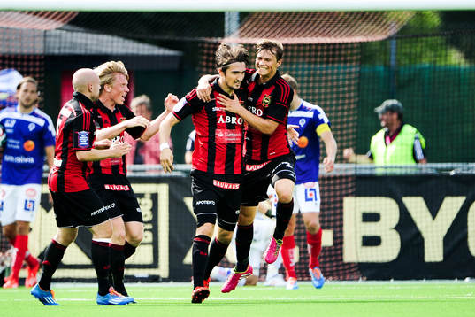 Brommapojkarna firar 1-0 genom Dardan Rexhepi  (m)