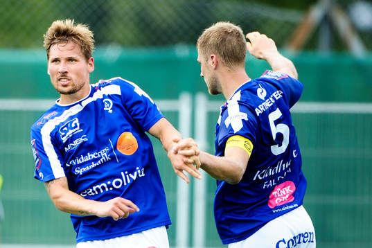 Åtvidabergs Daniel Hallingström (th) gör 2-1 och jublar