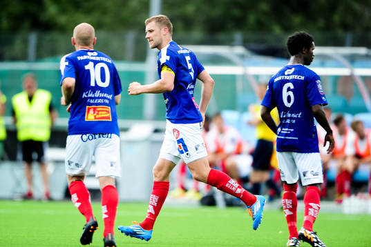 Åtvidabergs Daniel Hallingström (m) gör 2-1 och jublar