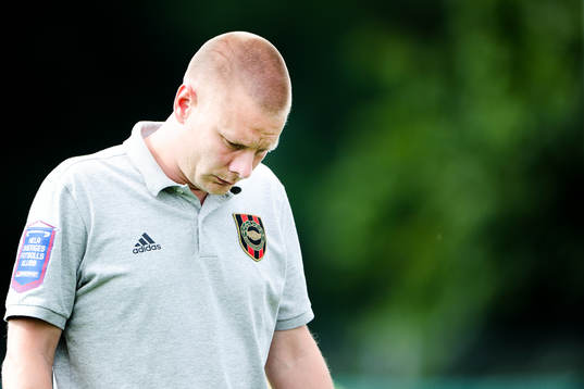Brommapojkarnas tränare Stefan Billborn deppar