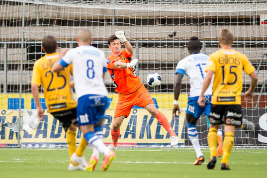 Elfsborgs målvakt Kevin Stuhr-Ellegaard har problemmed ett