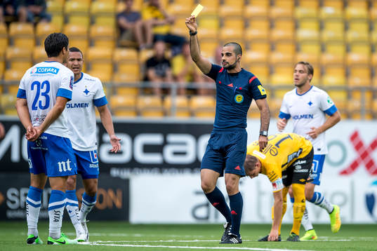 domaren Al-Hakim Mohammed ger Norrköpings David Boo
