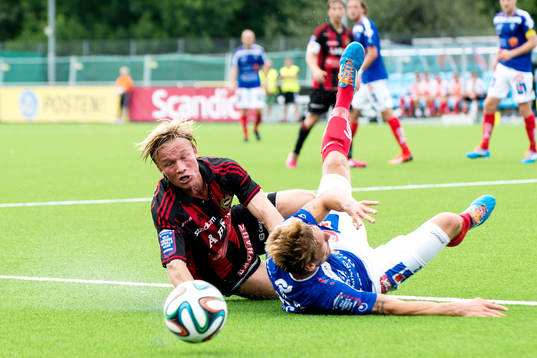 i140727 Brommapojkarnas Nicklas Bärkroth mot Åtvidabergs
