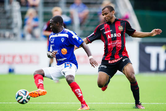 Åtvidabergs John Owoeri mot Brommapojkarnas Serge-Junior