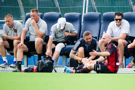 Brommapojkarnas Kristinn Jónsson har skadat sig och får