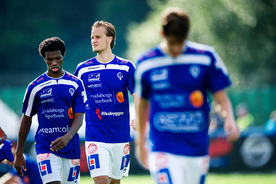 Åtvidabergs Mohammed Abubakari och Månz Karlsson deppar