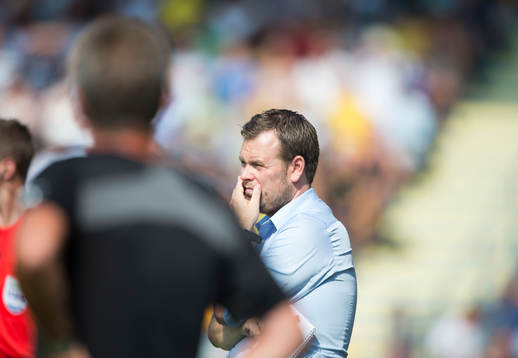 IFK Göteborgs tränare Mikael Stahre bekymrad bakom