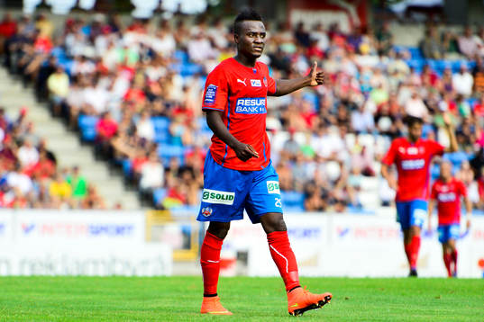Helsingborgs David Accam gör tummen upp