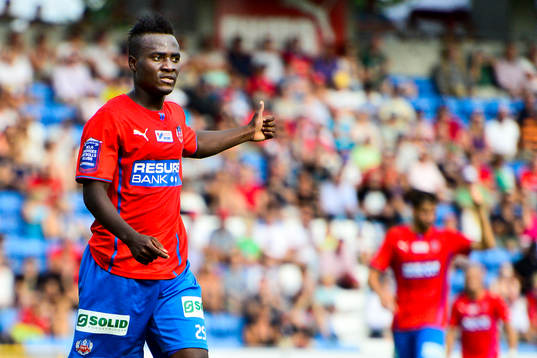 Helsingborgs David Accam gör tummen upp