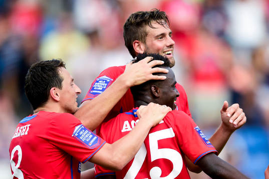Helsingborgs Mikael Dahlberg jublar med Ardian Gashi (tv)