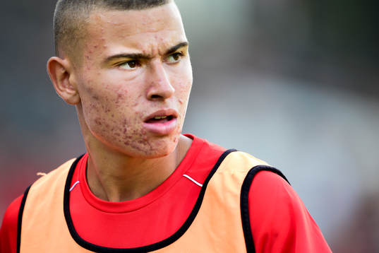 Helsingborgs Jordan Larsson värmer upp