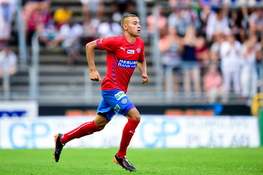 Helsingborgs Jordan Larsson byts in och gör sin första