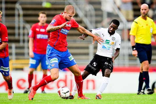 Helsingborgs Robin Simovic  och Örebros Mohammed Saeid