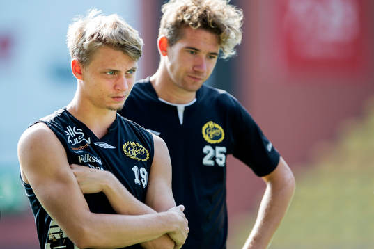 Elfsborgs Simon Hedlund med Marcus Rohdén i bakgrunden