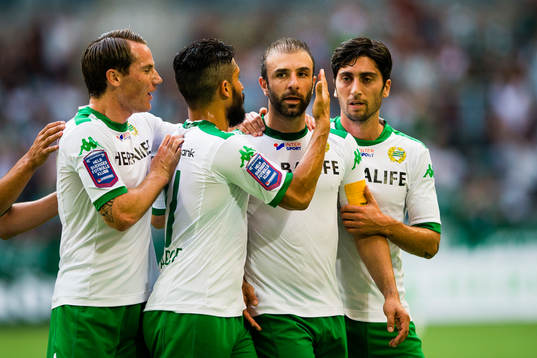 Hammarbys Kennedy Bakircioglu gratuleras av Johan Persson,