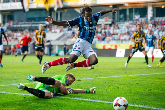 Djurgårdens Amadou Jawo faller och får straff på övertid