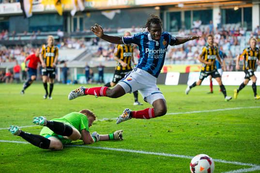 Djurgårdens Amadou Jawo faller och får straff på övertid