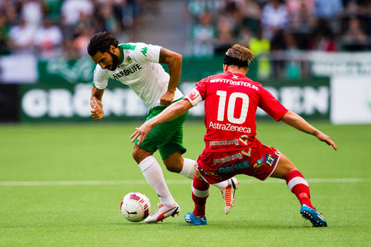 Hammarbys Stefan Batan tar sig förbi Assyriskas